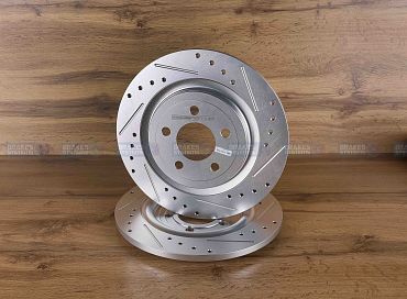 Задний тормозной диск Evolution с перфорацией и насечками, в покрытии GEOMET