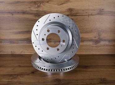 Передний тормозной диск Evolution с перфорацией и насечками, в покрытии GEOMET